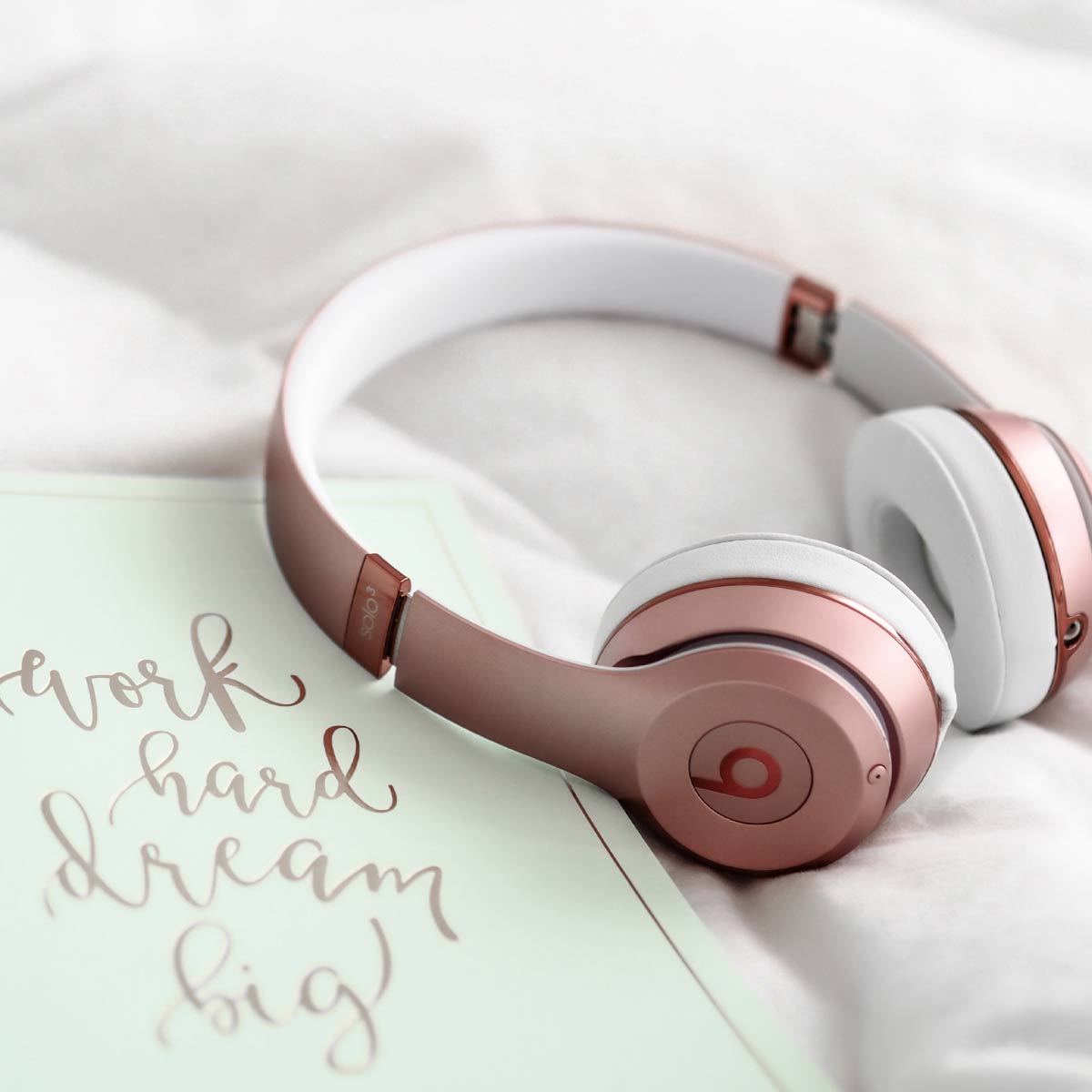 Rose gold headphones - Imagen 5