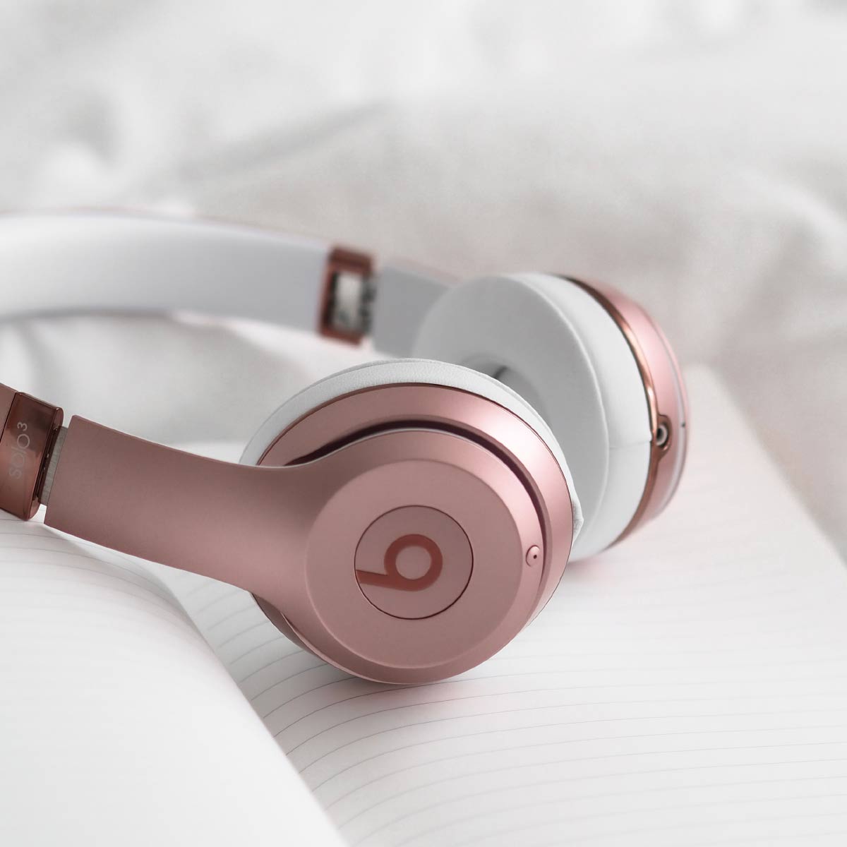 Rose gold headphones - Imagen 2